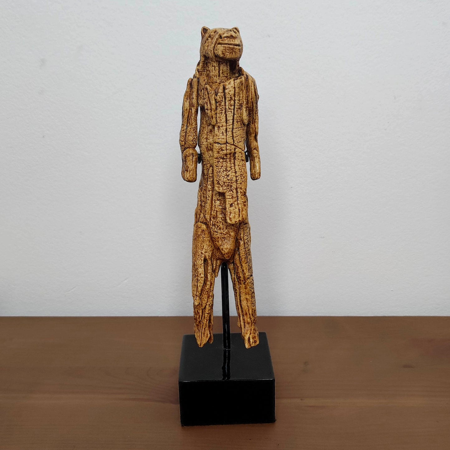 Strength and sophistication combined Built with high-quality materials, this stand offers a solid foundation for your replica. The sturdy metal frame and durable resin base ensure long-lasting support, while its black tone blends seamlessly with any setting.