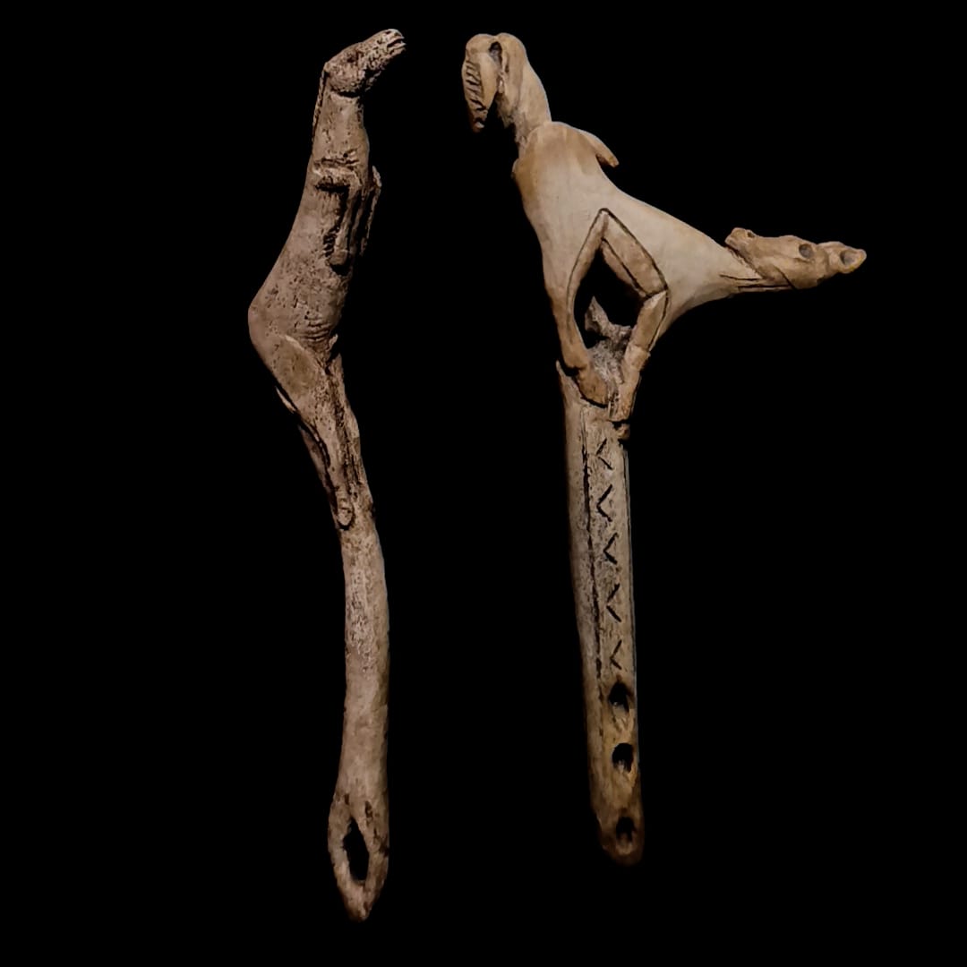 Paleolithic spearthrower replica set featuring the Mas d’Azil Faon aux Oiseaux and Bruniquel Horse Magdalenian propulseurs.