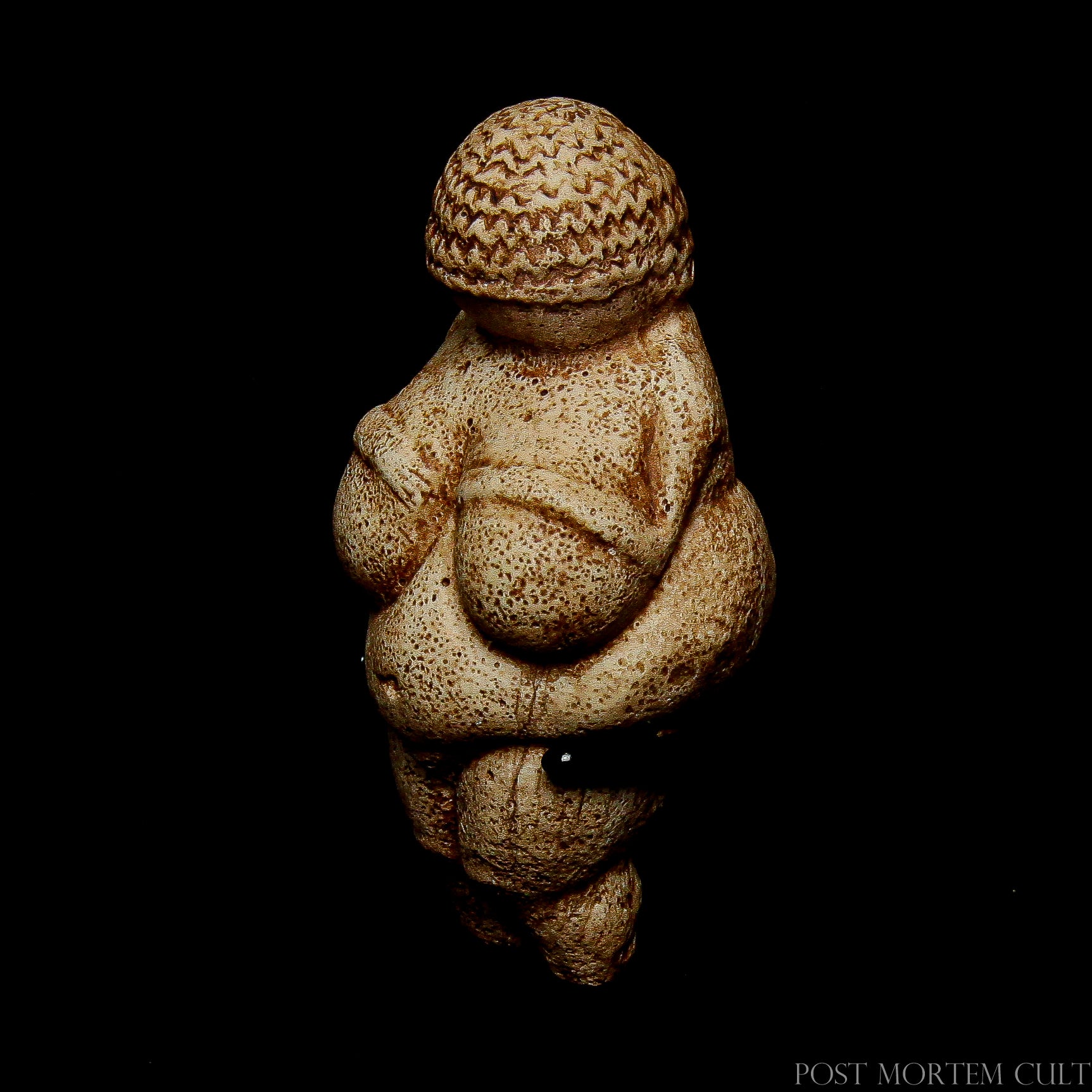 Prehistoric Sculpture – Quality and Realism: Each Venus of Willendorf figurine is hand-painted to capture the exact tones of the original, ensuring that each piece looks as authentic as the ancient sculptures discovered in Austria. Ideal for collectors and history.